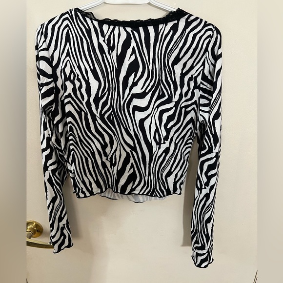 Lace trim top - Picture 3 of 4